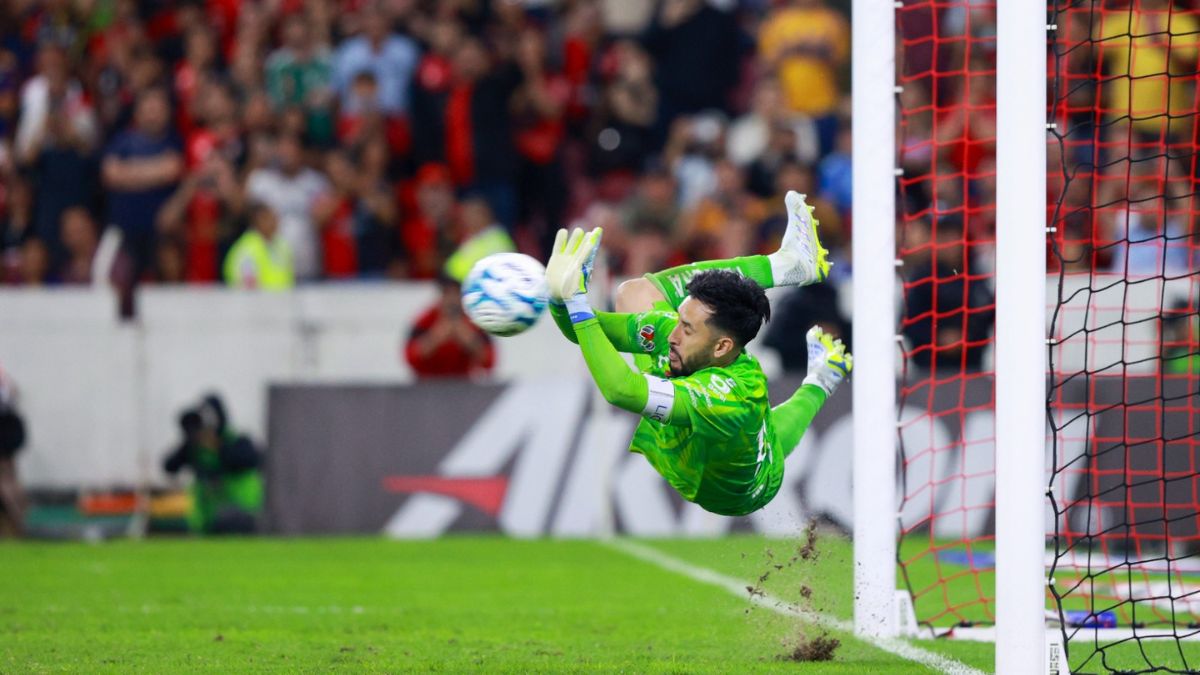 Camilo Vargas apunta a convertirse en el máximo atajador de penales en la Liga MX