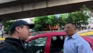Conductor pelea con ciclista tras reclamo por invadir carril en sentido contrario