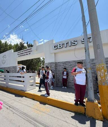 el director hizo un llamado a padres de familia y estudiantes a mantenerse atentos y reportar cualquier situación de riesgo.