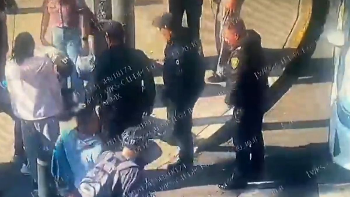 Dos elementos de la SSC CdMx le salvaron la vida a una bebé que se estaba asfixiando con un pan. | SSC CdMx