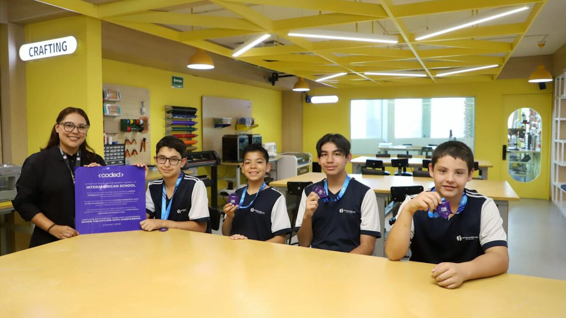 Estudiantes del Interamerican School de Monterrey ganan dos premios en Londres con inteligencia artificial