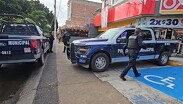 El hombre de aproximadamente 40 a 45 años habría caído desde unos contenedores de agua