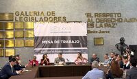 Mesa de trabajo organizada en la Comisión de Puntos Constitucionales.| Especial
