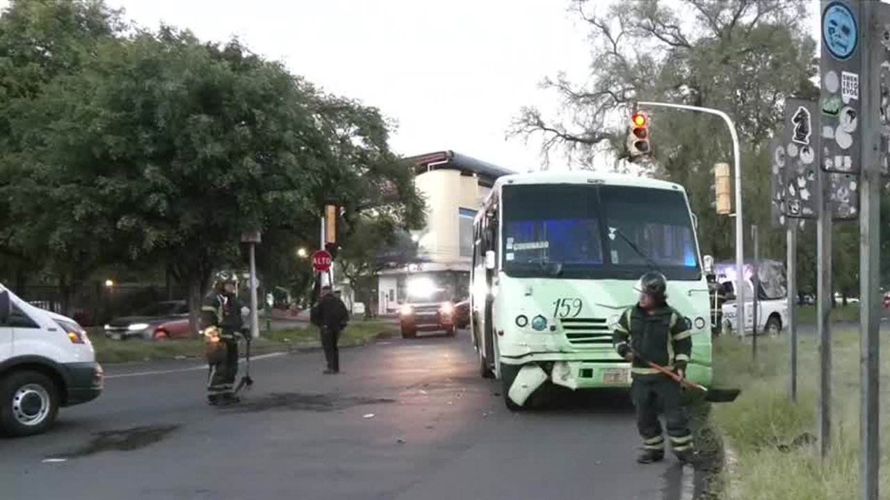 Motociclista resulta lesionado tras choque con transporte público en Lindavista