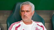 Con un plantel reforzado por figuras como Bernardo Silva, Konaté y Diomande, Mourinho buscará cortar la sequía de títulos.