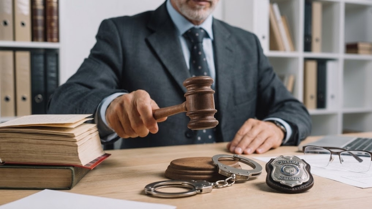 Policía podría ser separado de la corporación por golpear a una mujer