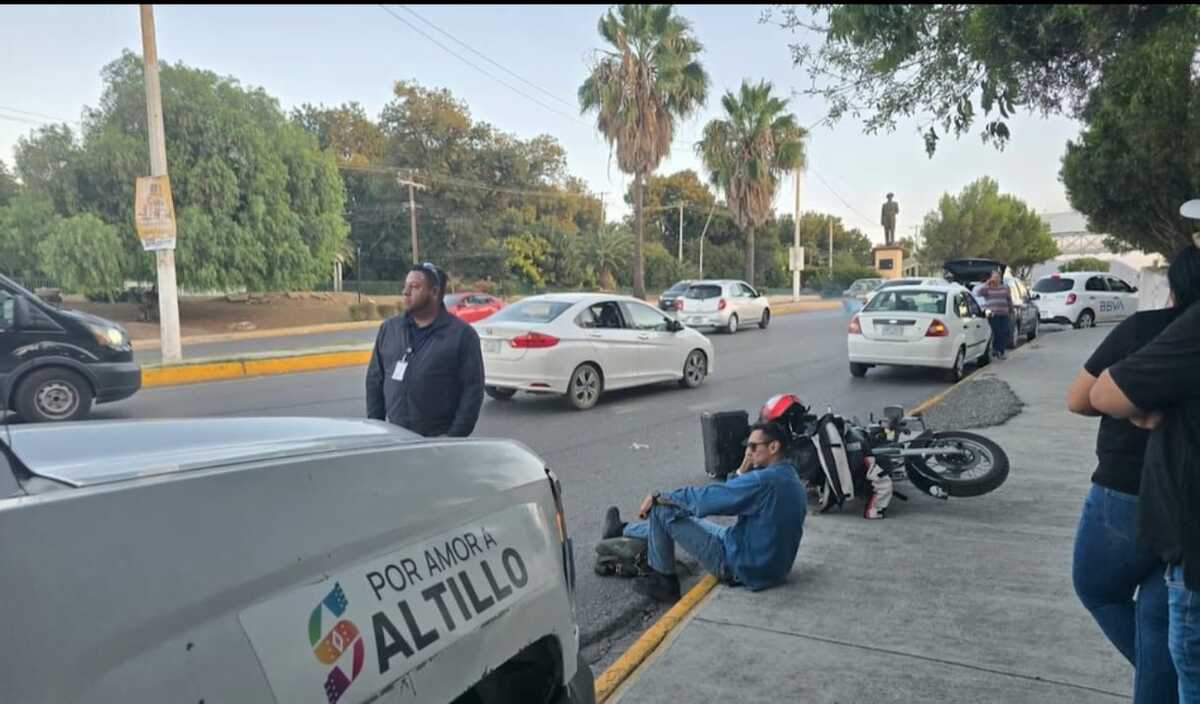Las unidades involucradas presentan daños tras el impacto registrado durante la tarde.