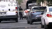 La víctima quedó sobre su motocicleta tras recibir impactos de bala en el cuerpo en calles de la GAM. | Telediario