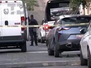 La víctima quedó sobre su motocicleta tras recibir impactos de bala en el cuerpo en calles de la GAM. | Telediario