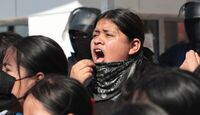 Alumnas de la Escuela Normal Rural “Carmen Serdán” someten a alumnas nuevas a hambre, frío y agresiones