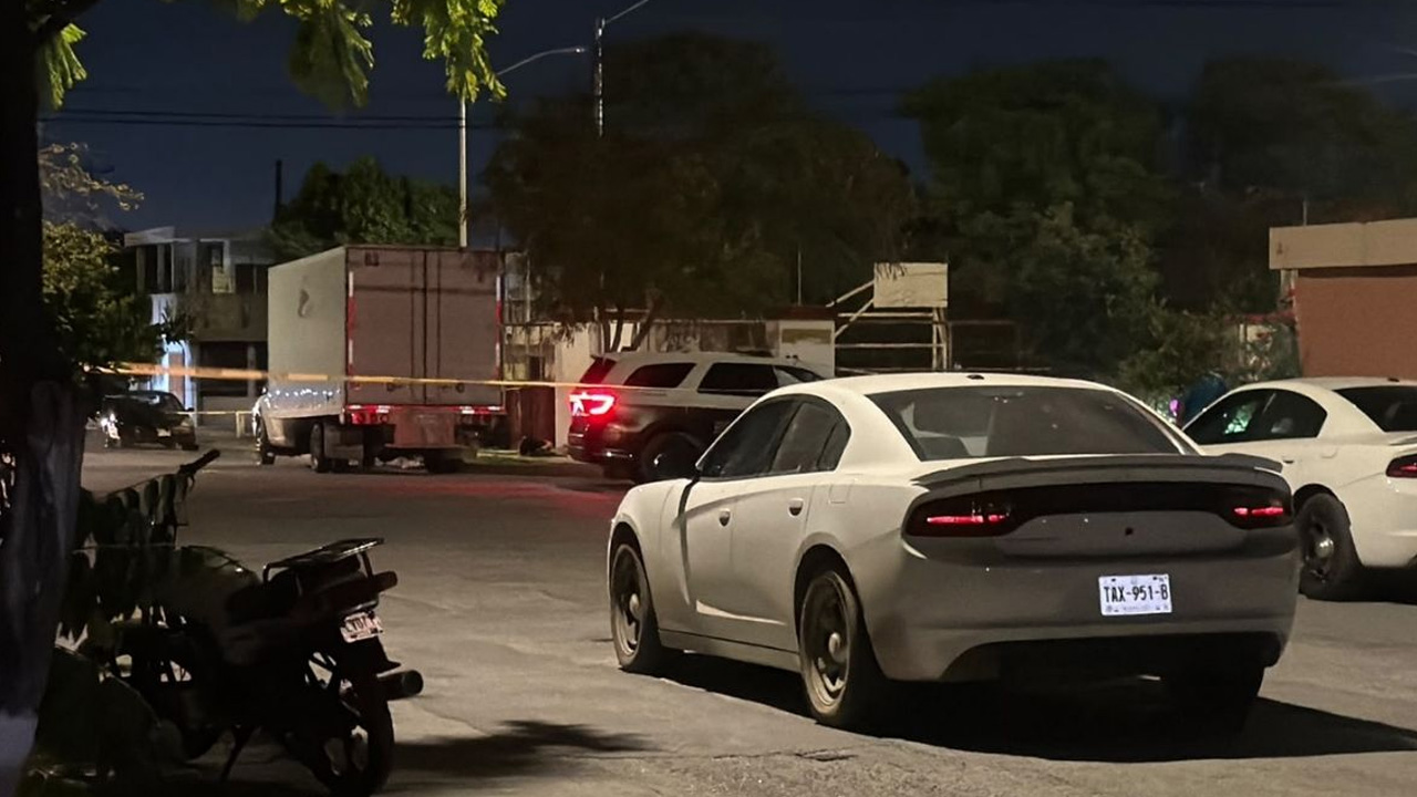 Asesinan a balazos a joven frente a menores durante partido de futbol en Escobedo