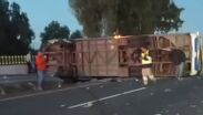 Un autobús de pasajeros volcó sobre la autopista México-Pachuca en dirección a Ciudad de México. | Redes sociales