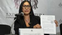 Brenda Carrera denuncia a Carlos Lomelí ante el IEPC Jalisco por actos anticipados de campaña.