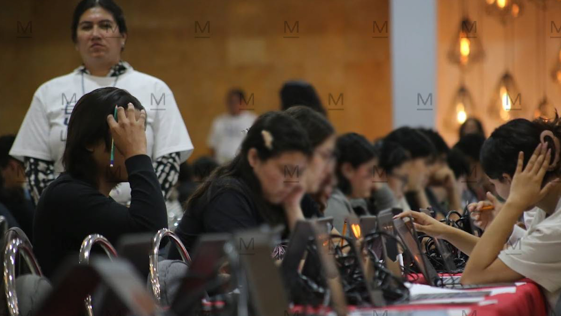 Concluye examen de control de la UNAM en el Palacio de los Deportes entre estrictos filtros anti-IA