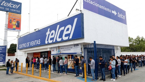 Filas en las sucursales de Telcel vincular la línea al CURP