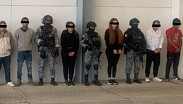 Hija y pareja de 'El Tío Lako', jefe del CJNG, ingresan a las oficinas de la FEMDO.