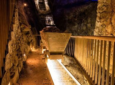 Mineros cubiertos de lodo extraen víctimas en Nana-Mambéré, zona donde la minería artesanal carece de medidas básicas de seguridad.