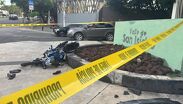 Motociclistas salen proyectados tras impactarse contra un automóvil en Zapopan | Luis Pedraza