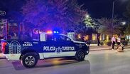 Los dos ocupantes que viajaban en la motocicleta blanca resultaron ilesos tras la caída.