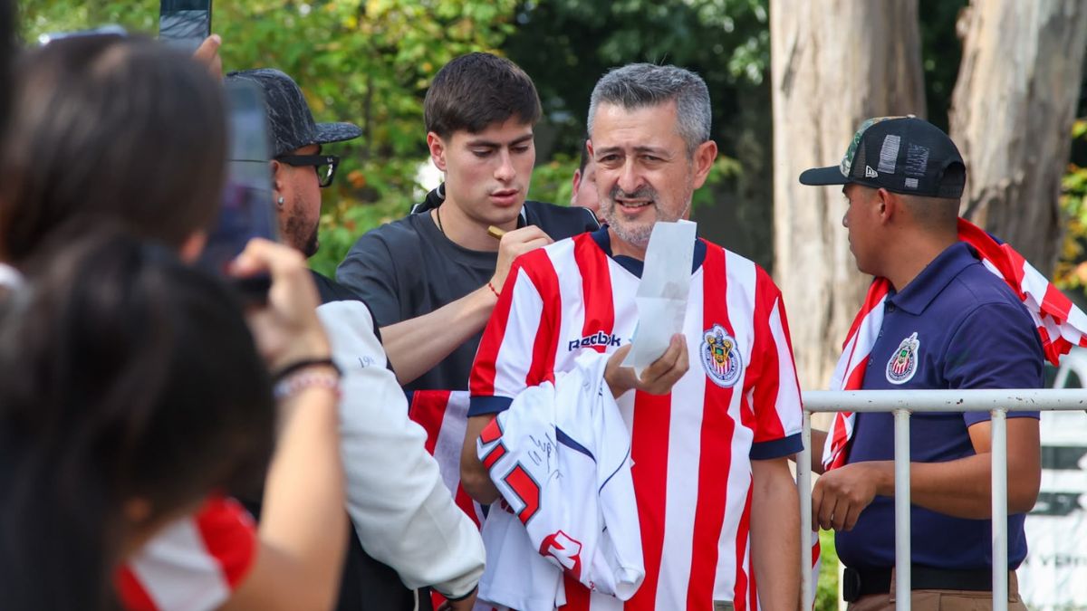 La transacción se cerró en 12 millones de dólares y un porcentaje de la carta para Chivas