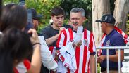 La transacción se cerró en 12 millones de dólares y un porcentaje de la carta para Chivas