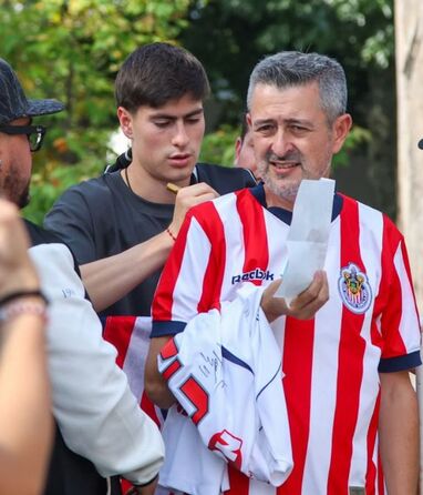 La transacción se cerró en 12 millones de dólares y un porcentaje de la carta para Chivas