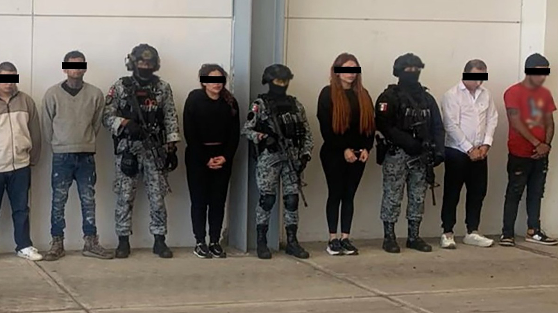 Trasladan a la FEMDO a pareja e hija del 'Tío Lako' tras operativo en Michoacán; se les vincula al CJNG
