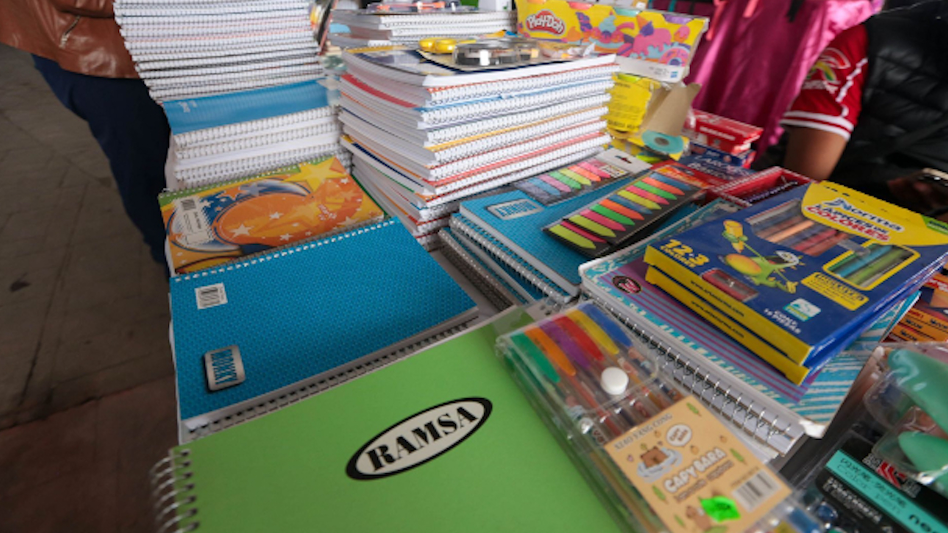 Útiles chinos hasta 70% más baratos en la CdMx; papelerías tradicionales pierden 50% de ventas