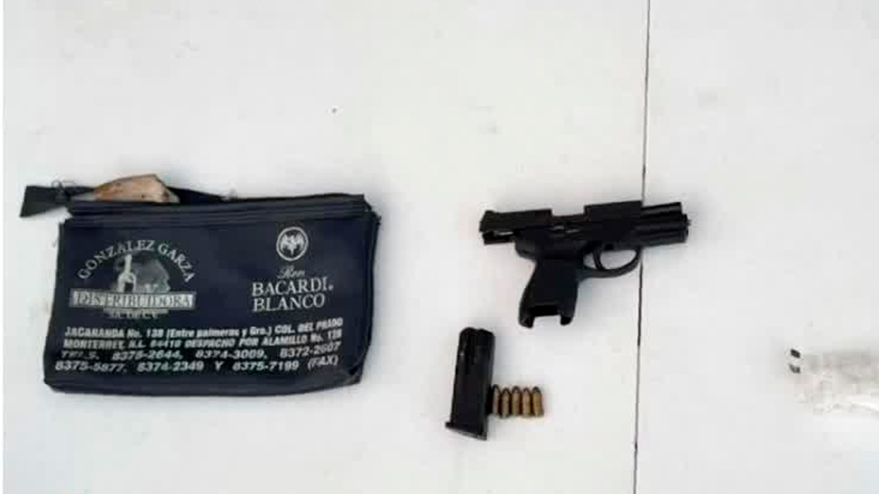 Arrestan a dos hombres con droga y arma durante operativos en Monterrey