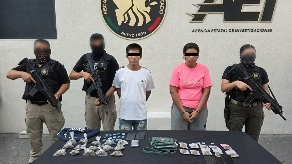 Durante su captura se les encontró que portaban dosis de droga, pues fueron localizados en flagrancia cuando cometían delitos contra la salud.