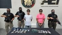 Durante su captura se les encontró que portaban dosis de droga, pues fueron localizados en flagrancia cuando cometían delitos contra la salud.