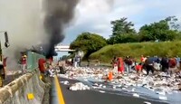 La carretera permaneció cerrada en ambos sentidos, provocando una larga fila de unidades / Fluvio César Martínez