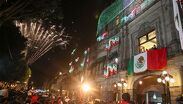 El primer cuadro de la capital poblana, ya decorado con adornos luminosos patrios, será el escenario principal de las celebraciones de septiembre