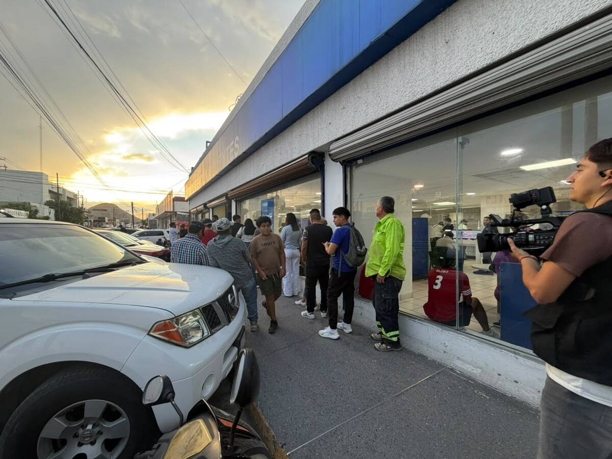 Las filas se extendieron durante varias horas en diferentes puntos de la ciudad.