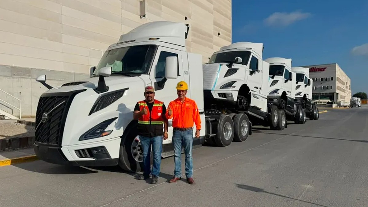 Los tractocamiones Volvo arribarán a los patios de Mexlog.