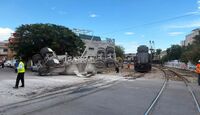 El percance ocurrió minutos después de las 14:00 horas, cuando la unidad circulaba de sur a norte sobre Venustiano Carranza.