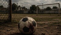 La presión criminal altera directamente los resultados deportivos mediante amenazas de muerte. | Imagen ilustrativa generada con IA.