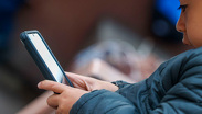 SEP analiza regulación de celulares y redes sociales en planteles educativos