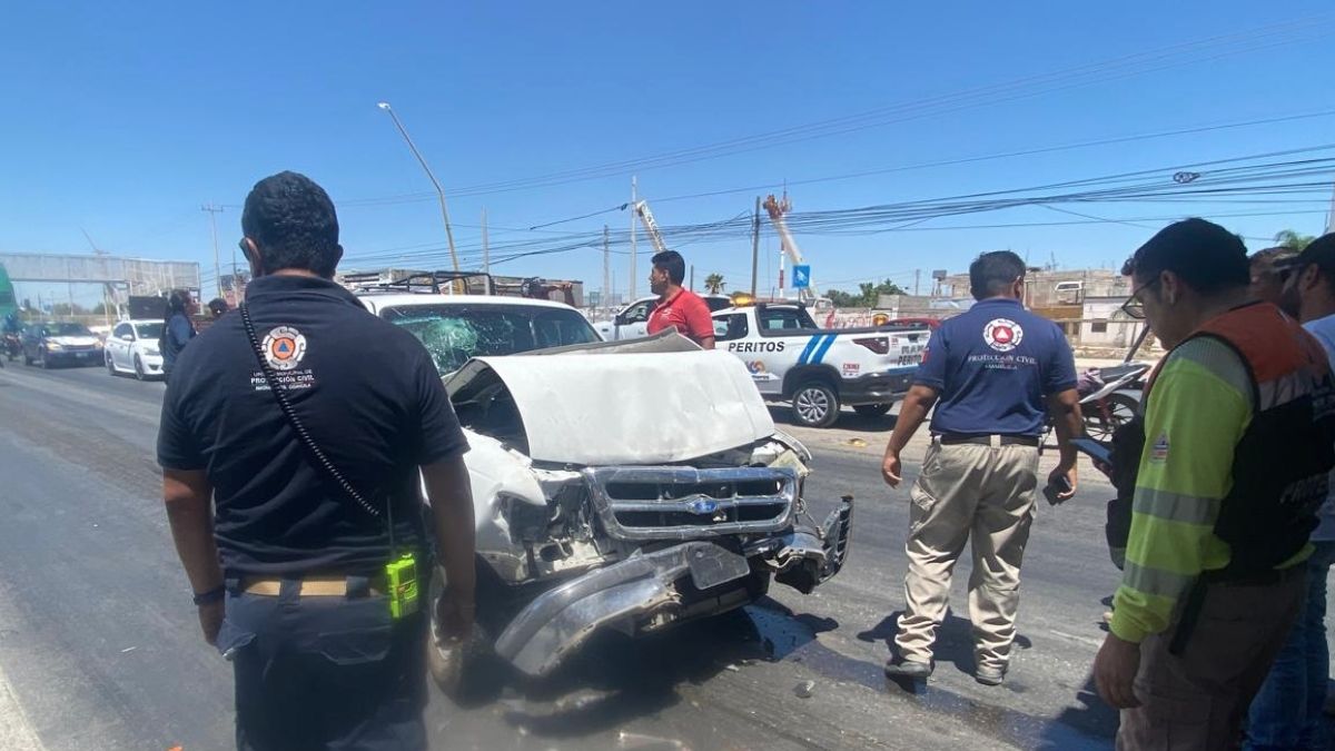 Testigos del accidente y otros automovilistas que circulaban por la carretera Torreón-Matamoros dieron aviso inmediato a las autoridades.