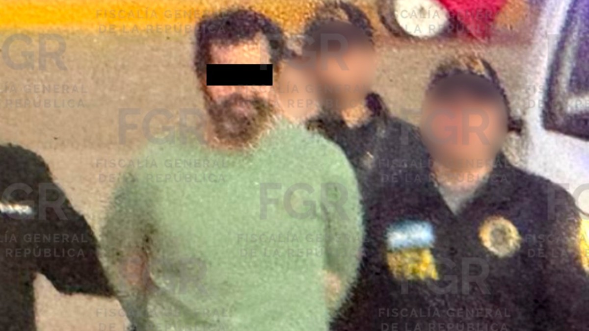 Trasladan a Fernando 'N' de Argentina a México en avión de la Semar.
