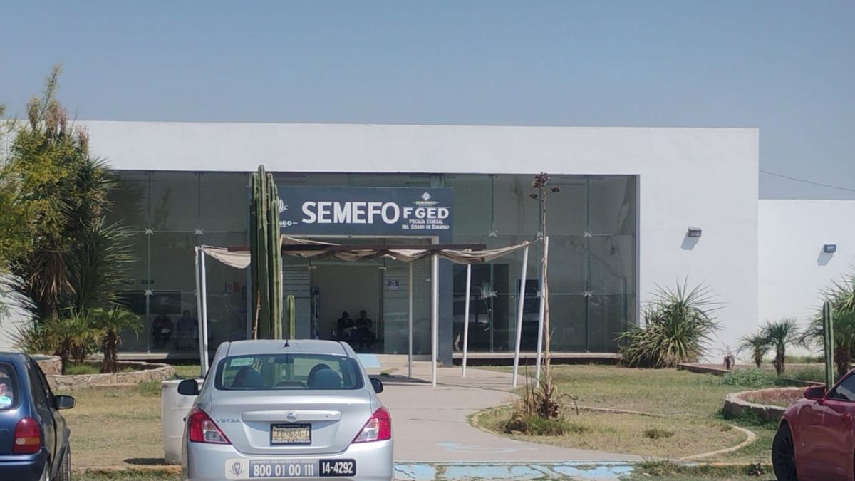 Elementos de distintas corporaciones policiacas acudieron al sitio para acordonar el área y resguardar la escena.