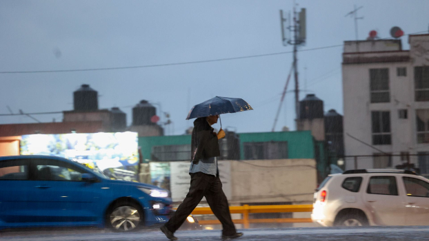 Habitantes de la capital se preparan ante las posibles lluvias. | Agencia Cuartoscuro