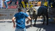 La Huamantlada es un tradicional festejo taurino inspirado en la pamplonada española |