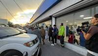 Las filas se extendieron durante varias horas en diferentes puntos de la ciudad.