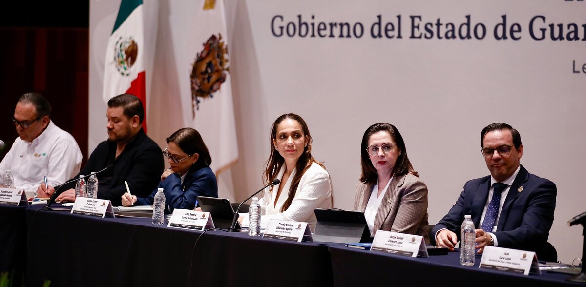 Libia Dennise, gobernadora del estado de Guanajuato  y Emilia Esther Calleja, directora general paraestatal de la CFE