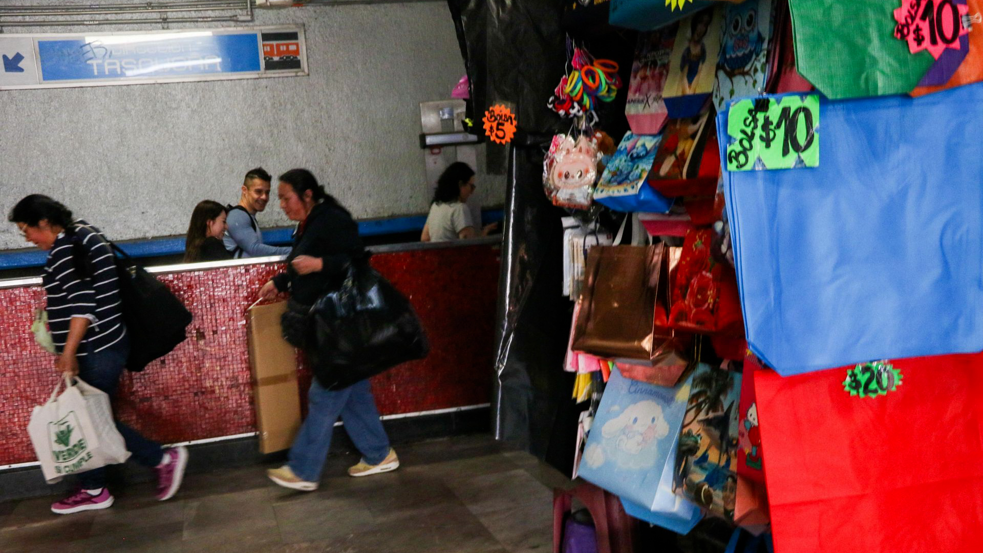 Metro CdMx endurece reglas para vendedores: multas hasta 23 mil pesos por incumplimiento