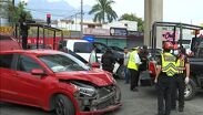 Dos mujeres resultan lesionadas tras choque entre auto y patrulla en Monterrey