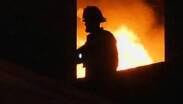 Personal del cuerpo de bomberos comenzó como a realizar trabajos de rescate en la zona afectada