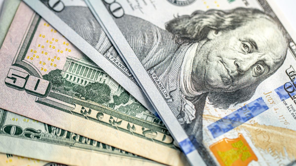 El peso mexicano logra mantenerse estable como moneda emergente. | Magnific