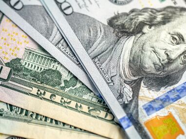 El peso mexicano logra mantenerse estable como moneda emergente. | Magnific